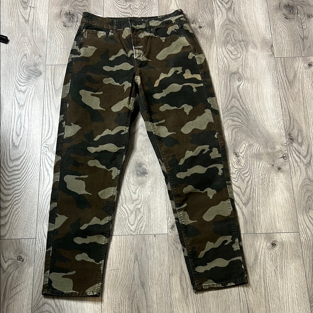 American Eagle Camouflage Cargo Pants